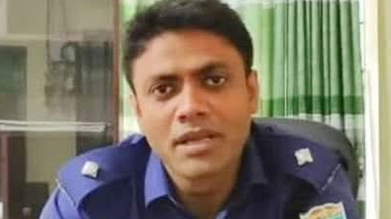 গাজীপুরে বাসচাপায় নওগাঁর ডিবির ওসি নিহত