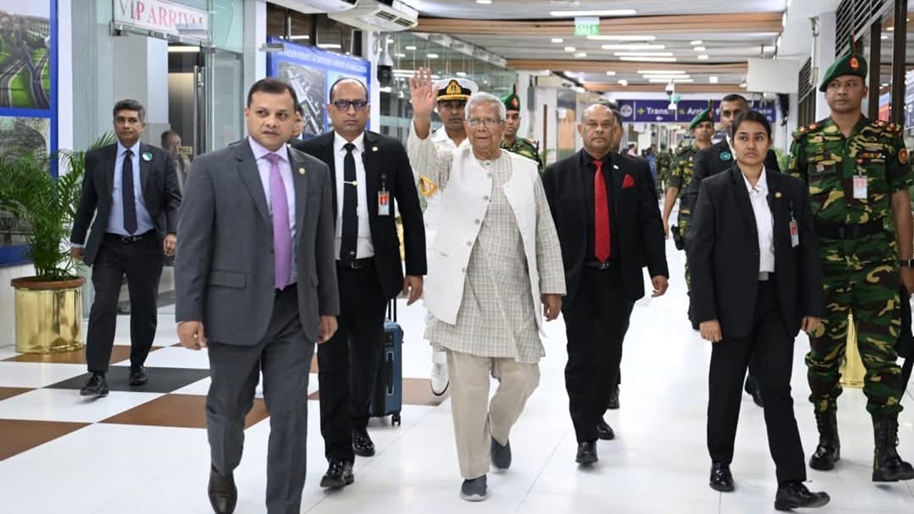 জাপানের উদ্দেশে ঢাকা ছেড়েছেন প্রধান উপদেষ্টা