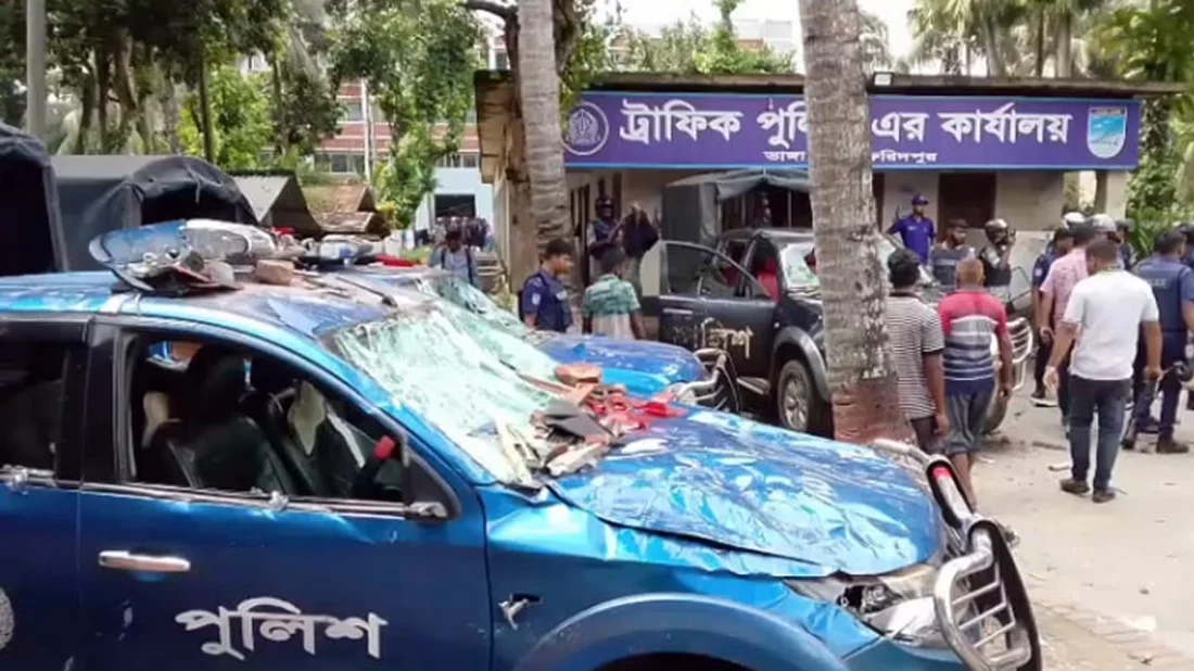 ভাঙ্গা উপজেলা পরিষদ ও থানায় হামলা-ভাঙচুর, পুলিশের সঙ্গে সংঘর্ষ