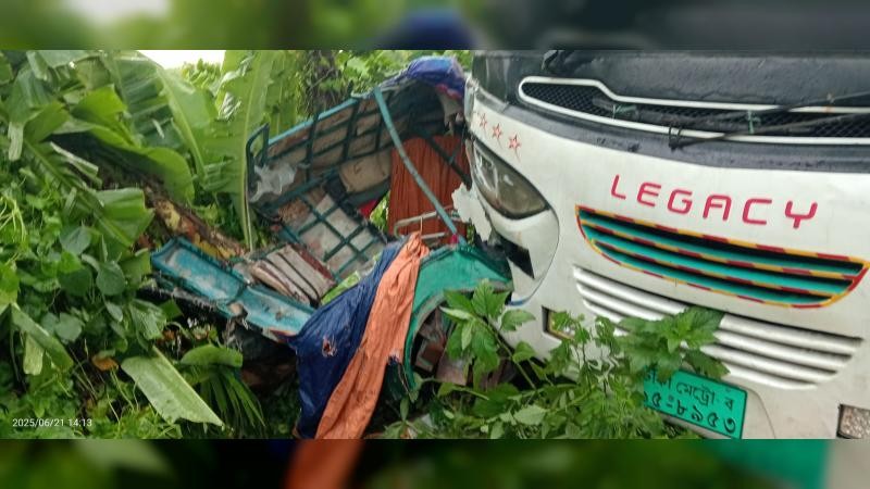 আমতলীতে সড়ক দূর্ঘটনায় বাবা-মেয়েসহ নিহত ৩