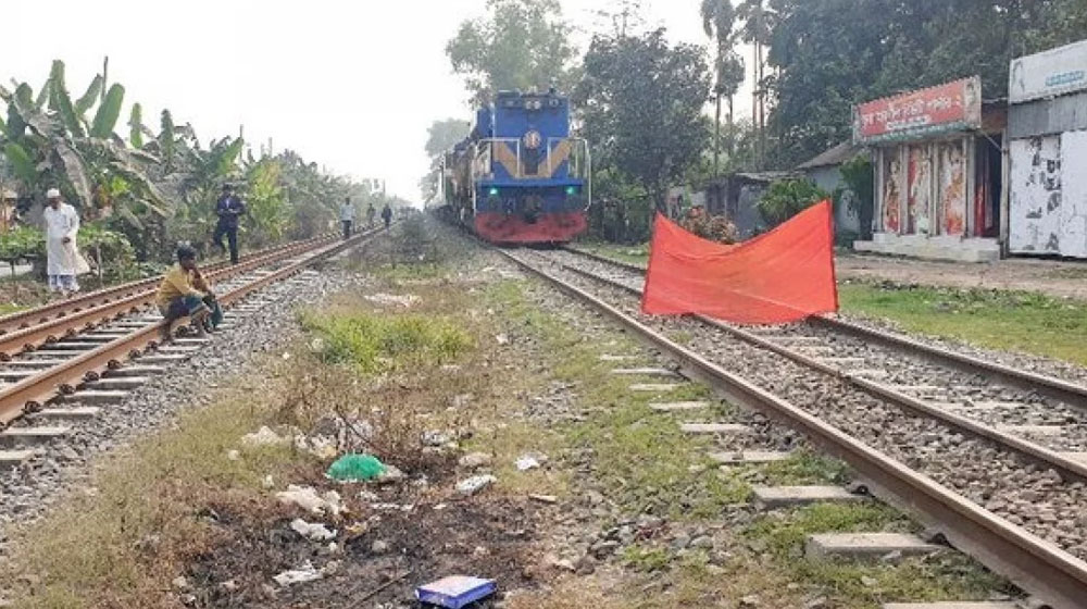 অল্পের জন্য রক্ষা পেলেন ১২০০ ট্রেনযাত্রী