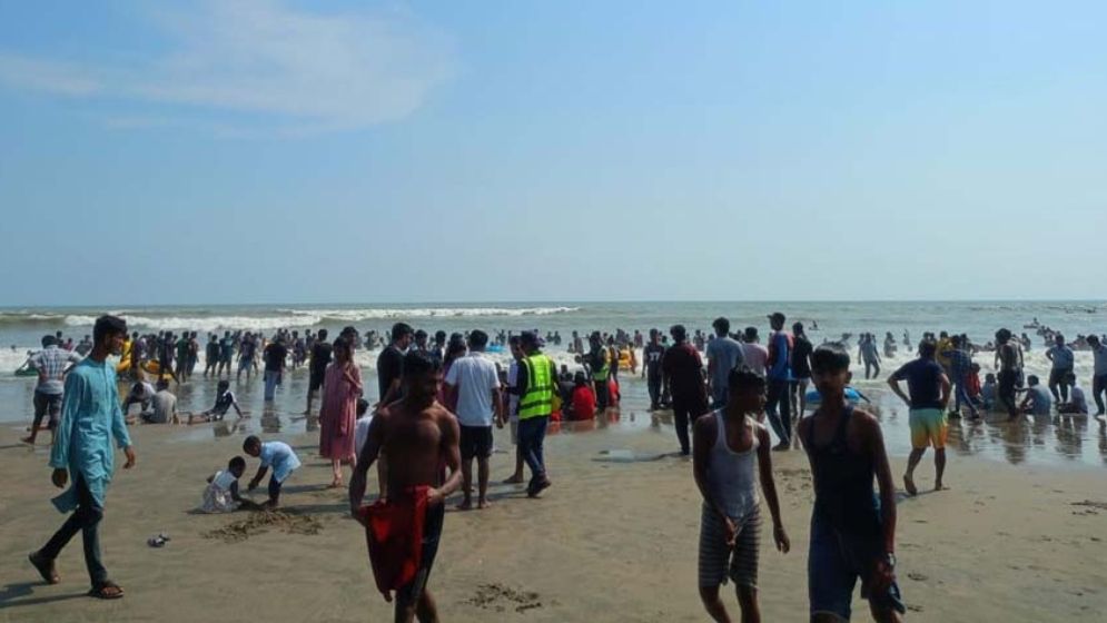 কক্সবাজার সৈকতে বাবা-ছেলেসহ ৬ লাশ উদ্ধার