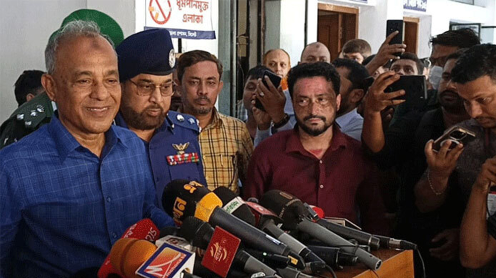 নির্বাচনে সেনাবাহিনীর পাশাপাশি থাকবে নৌ ও বিমান বাহিনী: স্বরাষ্ট্র উপদেষ্টা