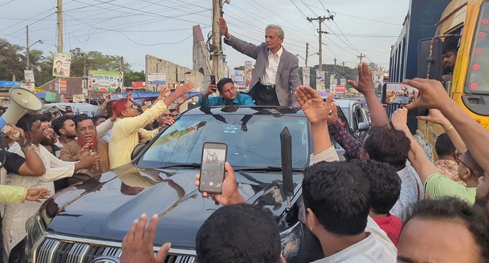 বোয়ালমারীতে বিএনপির কমিটি বাতিলের দাবিতে বিক্ষোভ, নিতাই রায় চৌধুরীর গাড়ি ঘেরাও