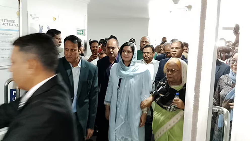 খালেদা জিয়াকে দেখতে এভারকেয়ারে জুবাইদা রহমান