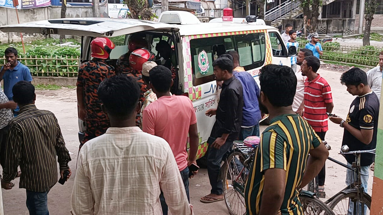 লালমনিরহাটে গাছের সঙ্গে মোটরসাইকেলের ধাক্কা, নিহত ২