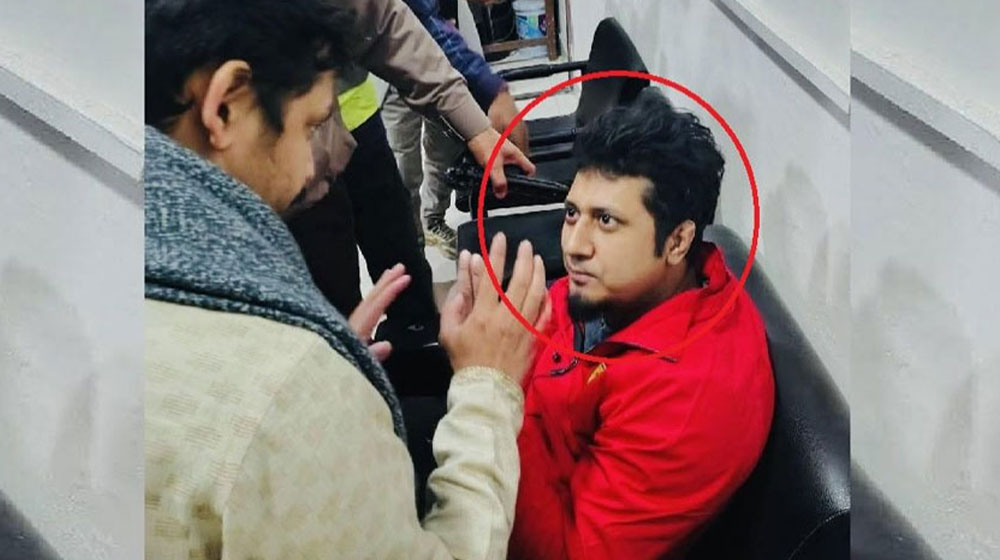 শাহবাগে ‘খেলনা পিস্তলসহ’ যুবক আটক