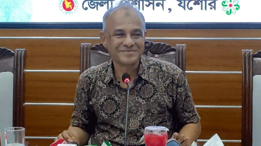 পুলিশ সিভিল ড্রেসে আসামি ধরতে পারবে না: স্বরাষ্ট্র উপদেষ্টা