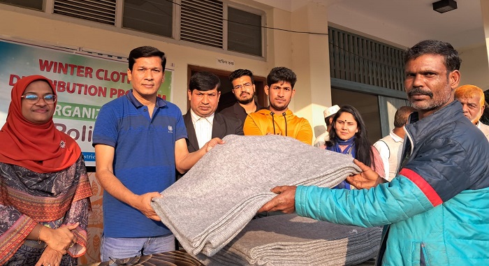 পলিমাটি কর্তৃক শীতবস্ত্র উপহার