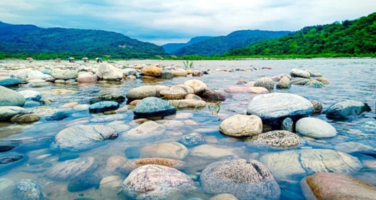 ভাঙনের প্রেমগাথা : আকতার জামিল