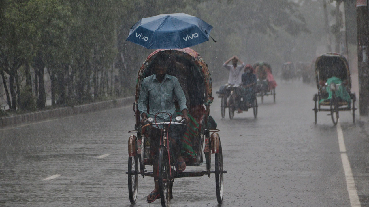 চার বিভাগে ভারী বৃষ্টির আভাস