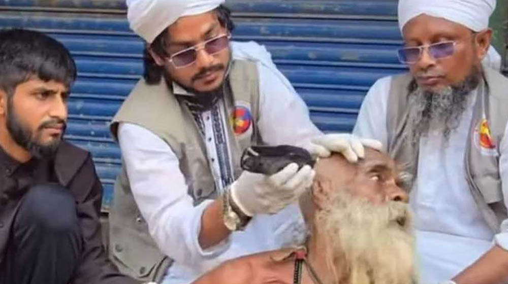 সেই বৃদ্ধের চুল-দাঁড়ি কেটে দেওয়ার ঘটনায় মামলা