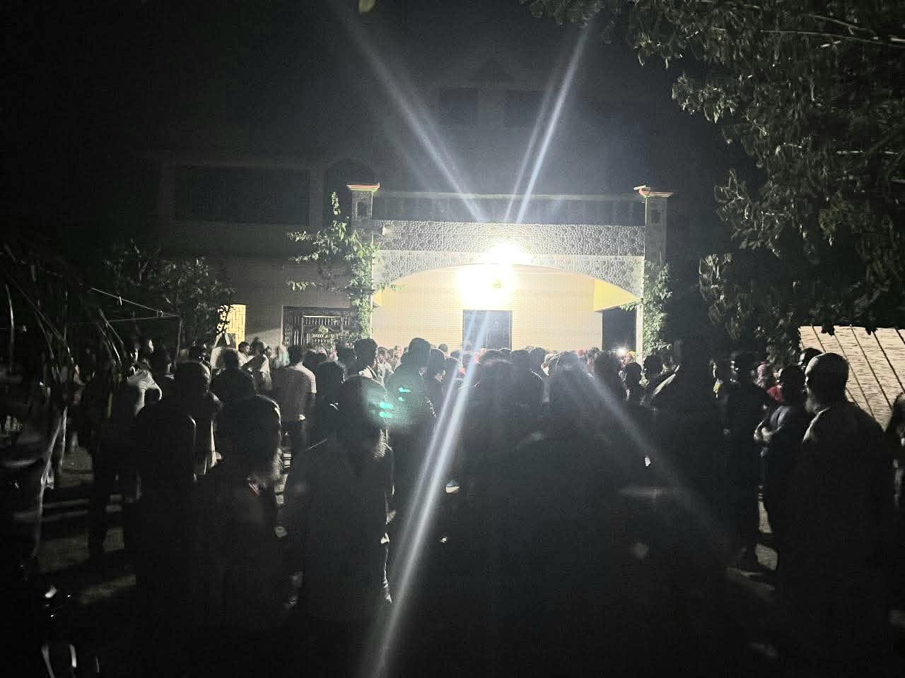 ফরিদপুরে এক ঘরে শিশুর গলাকাটা মরদেহ, আরেক ঘরে ঝুলছিল অন্তঃসত্ত্বা মা