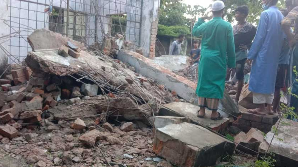 নেত্রকোণায় ভবন ভাঙার সময় ছাদ ধসে ৩ শ্রমিক নিহত