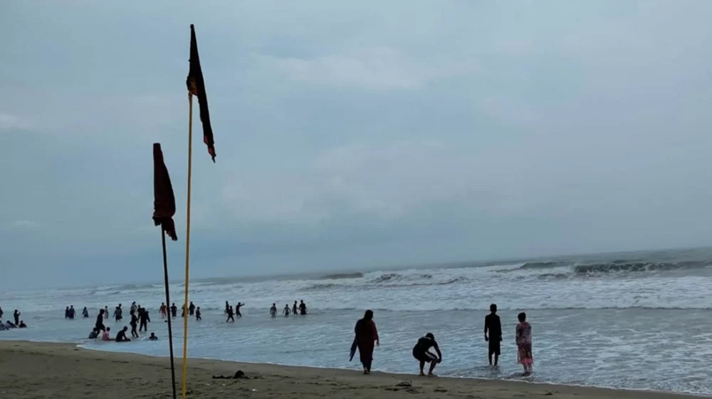 চার সমুদ্রবন্দর ও সাত অঞ্চলের নদীবন্দরে সতর্কতা