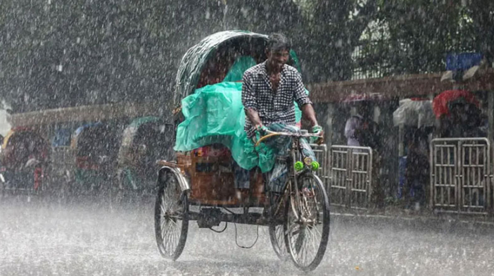 মোনথার প্রভাবে বৃষ্টি, নতুন লঘুচাপের আভাস