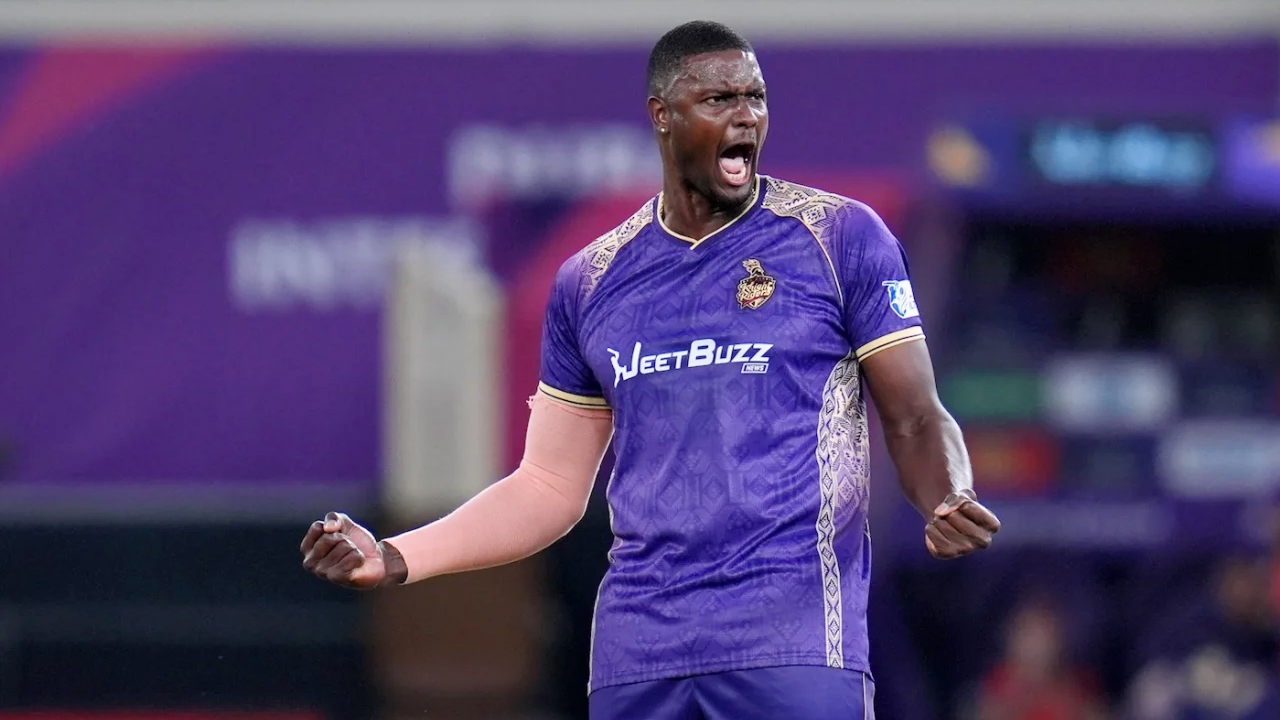 এক বছরে সর্বোচ্চ উইকেট শিকারের রেকর্ড হোল্ডারের