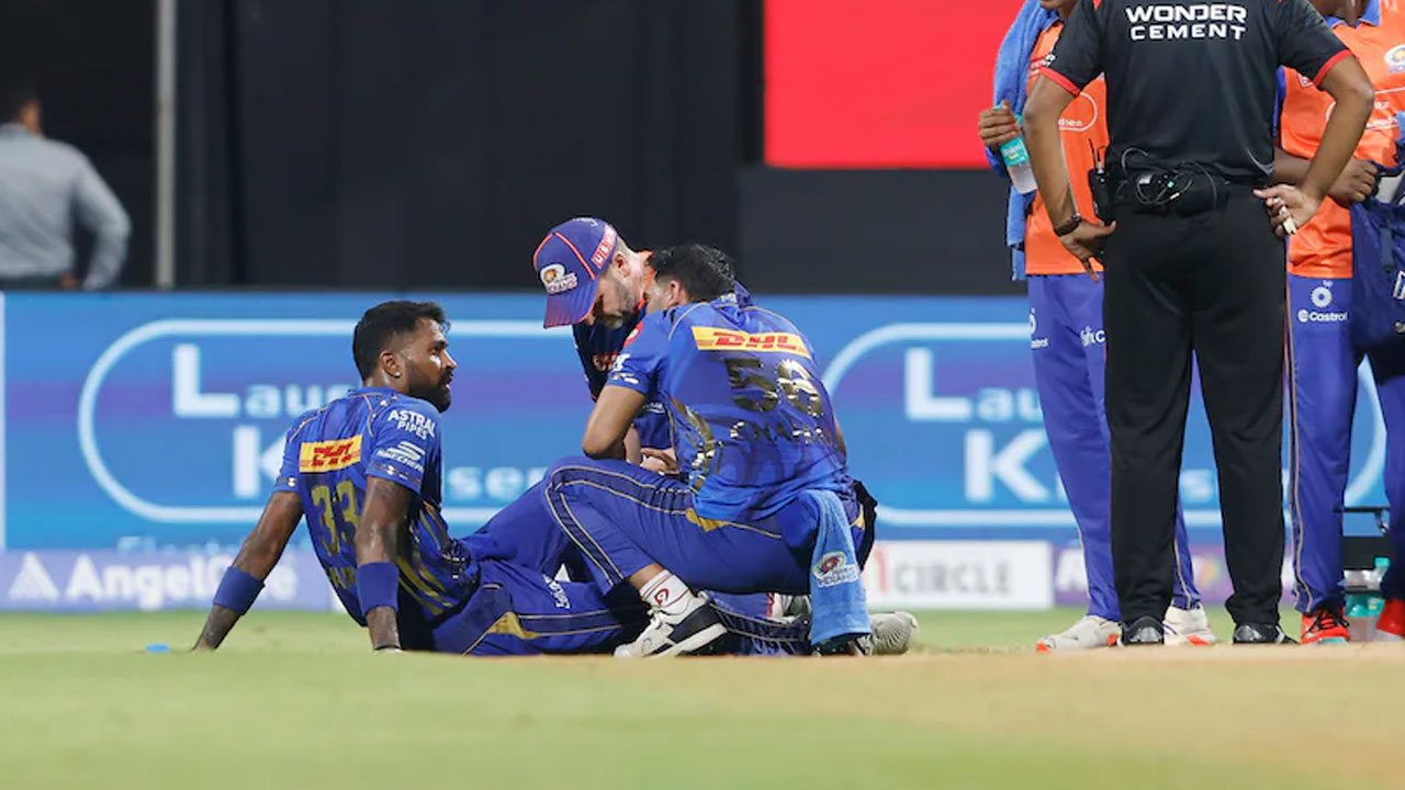 অনুশীলনে চোট পেয়ে হার্দিকের কপালে ৭ সেলাই
