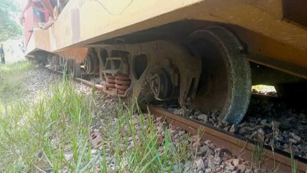 ব্রাহ্মণবাড়িয়ায় ট্রেনের বগি লাইনচ্যুত