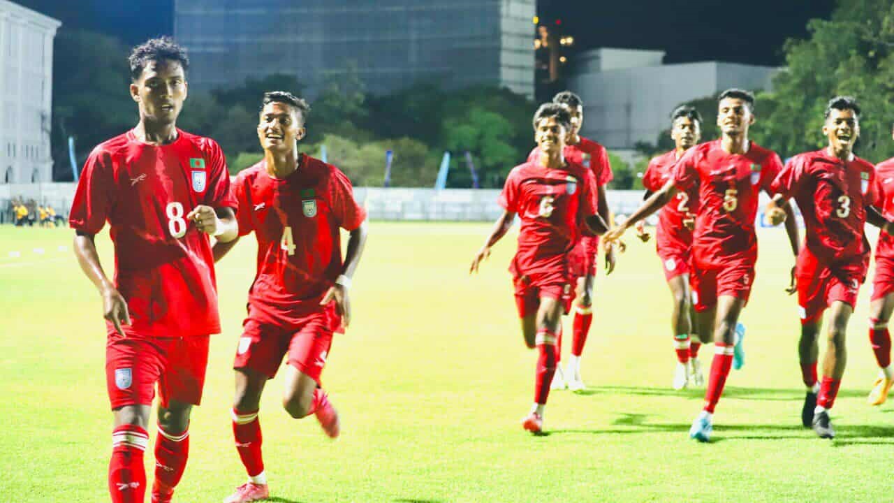 রিফাতের হ্যাটট্রিকে শ্রীলঙ্কাকে হারিয়ে গ্রুপ সেরা বাংলাদেশ