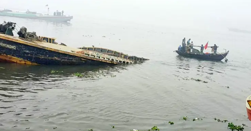 ফতুল্লায় লঞ্চের ধাক্কায় বাল্কহেড ডুবে নিখোঁজ ২ শ্রমিকের মরদেহ উদ্ধার
