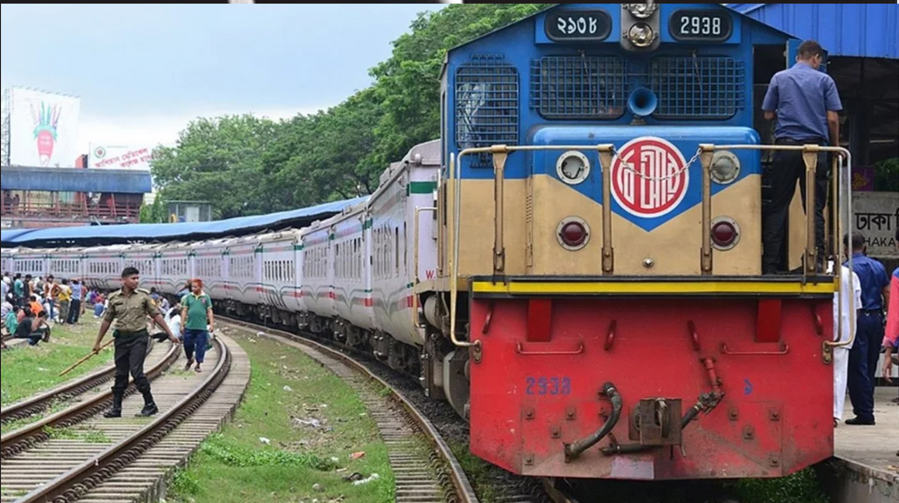 ৫ আগষ্ট ছাত্র-জনতাকে ঢাকায় আনতে ৮ জোড়া ট্রেন ভাড়া করছে সরকার