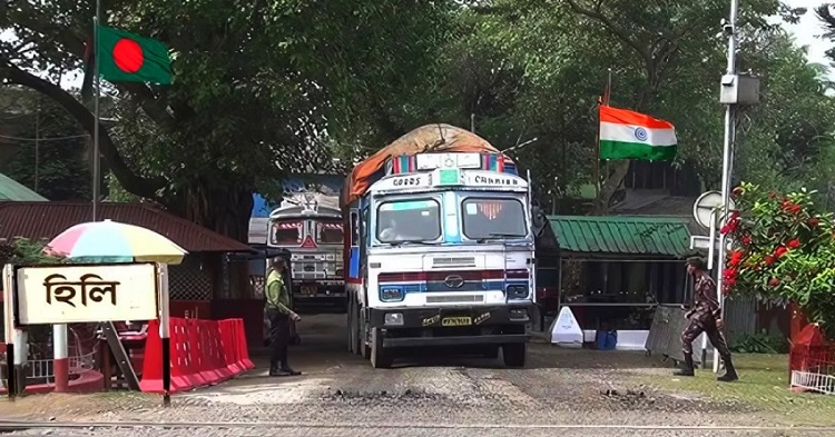 ভারতের স্থলবন্দর দিয়ে বাংলাদেশি পোশাকসহ বিভিন্ন পণ্য প্রবেশে নিষেধাজ্ঞা