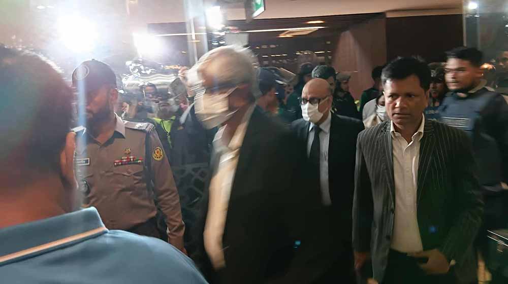 পুলিশি নিরাপত্তায় সচিবালয় ছাড়লেন অর্থ উপদেষ্টা