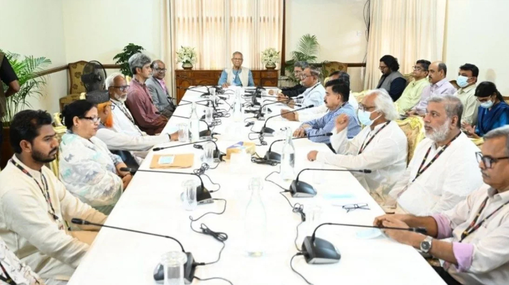 ১৩ দলের সঙ্গে প্রধান উপদেষ্টার বৈঠক