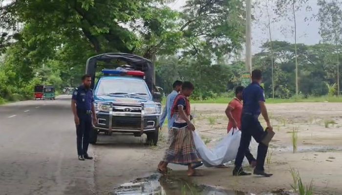 কুলিয়ারচরে সড়কের পাশে অজ্ঞাত নারীর মরদেহ