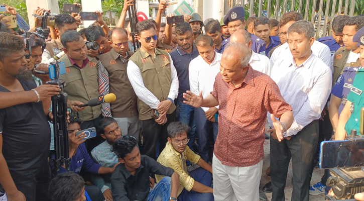 আবদুল হামিদের দেশত্যাগে জড়িতদের ধরা হবে, না হলে আমিই চলে যাব: স্বরাষ্ট্র উপদেষ্টা
