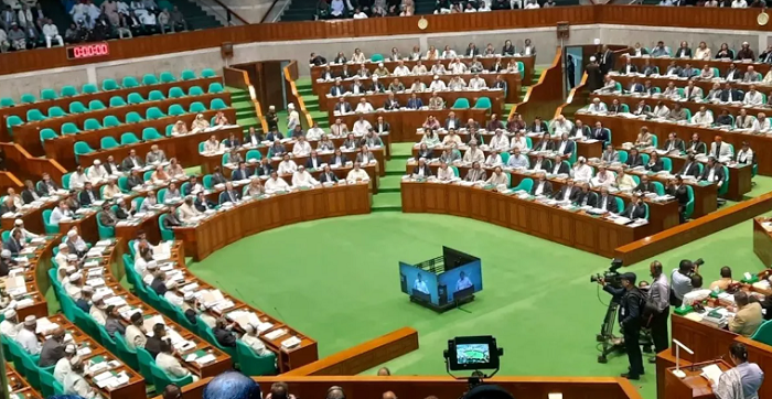 সরকারি চাকরিতে প্রবেশে বয়সসীমা ৩২ করে সংসদে বিল পাস