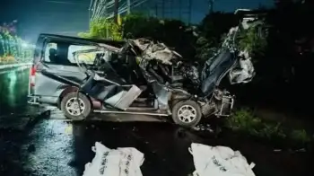 চট্টগ্রামে কাভার্ডভ্যান-মাইক্রোবাস মুখোমুখি সংঘর্ষ, শিশুসহ নিহত ৪