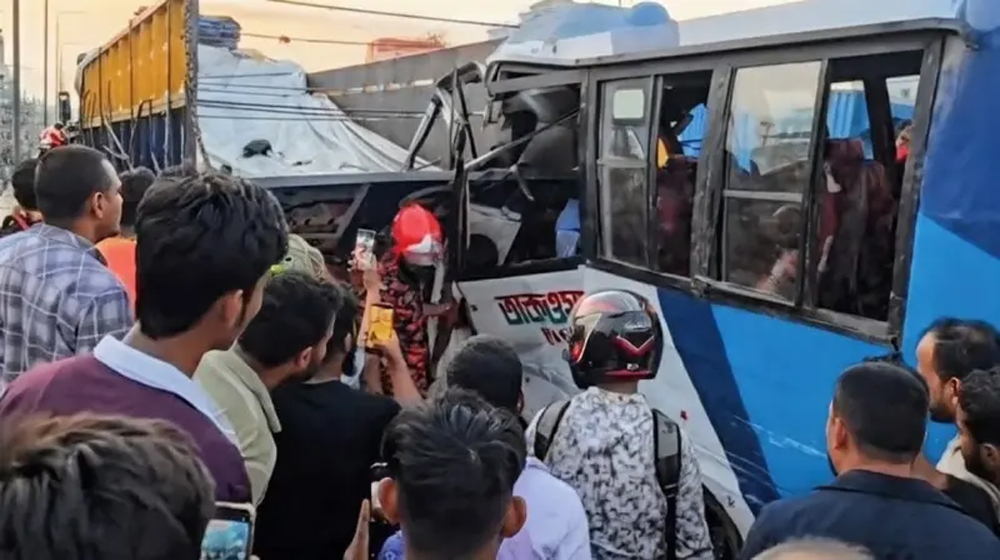 গাজীপুরে ফ্লাইওভারে ট্রাক-মিনিবাস সংঘর্ষে নিহত ২