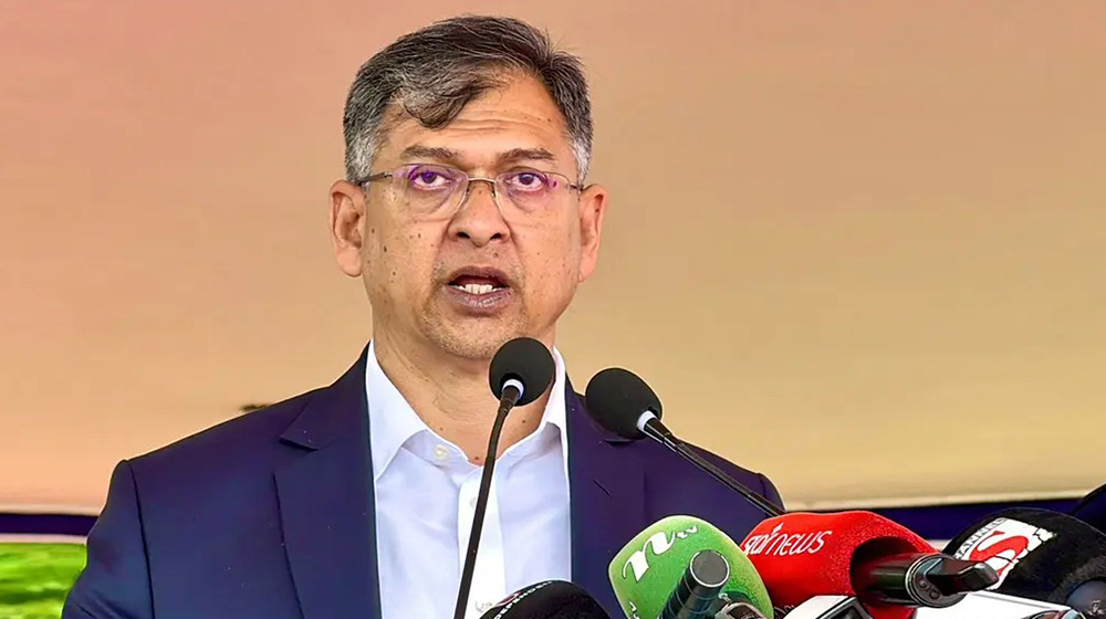 বর্তমান পোশাকে পুলিশ বাহিনী সন্তুষ্ট নয়: স্বরাষ্ট্রমন্ত্রী