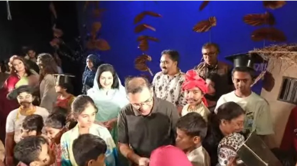 শিশুতোষ নাটক দেখতে সপরিবারে বেইলি রোডে প্রধানমন্ত্রী