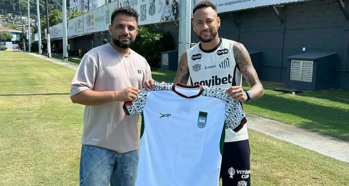 নেইমারের হাতে বাংলাদেশের জার্সি