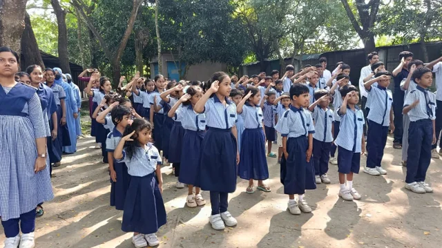 প্রথম শ্রেণিতে ভর্তি লটারিতে, দ্বিতীয় থেকে নবমে পরীক্ষা