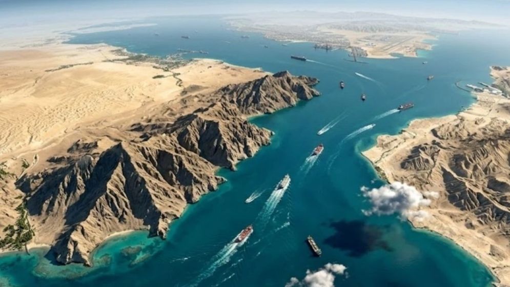 হরমুজ দিয়ে দিনে ১৫টির বেশি জাহাজ নয়, যুক্তরাষ্ট্রকে শর্ত ইরানের