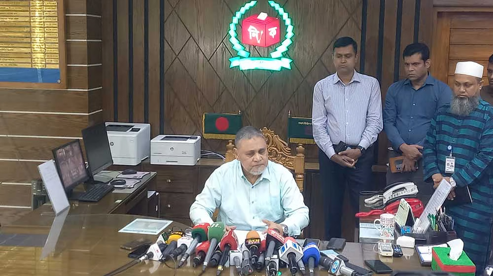 রাষ্ট্রপতি ভোট ‘ঐতিহাসিক’, বিশ্ববাসী তাকিয়ে আছে: সিইসি