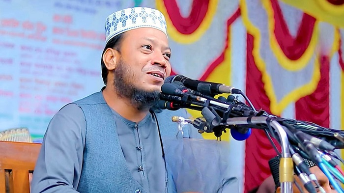 আমির হামজার বিরুদ্ধে ১০০ কোটি টাকার মানহানি মামলা