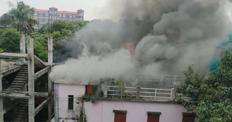 মিঠামইনে আগুনে পুড়ল বসতঘর ও সারের গুদাম, কোটি টাকার ক্ষয়ক্ষতি