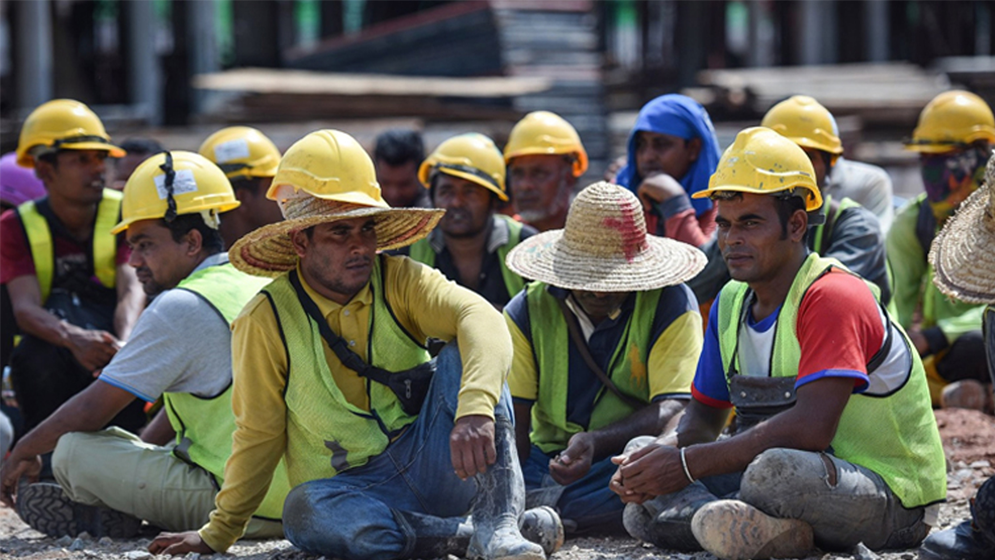 মালয়েশিয়ায় সব বিদেশি কর্মীর জন্য বড় দুঃসংবাদ