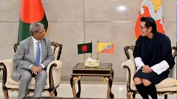 ঢাকায় যাত্রাবিরতিতে ভুটানের রাজা, রাষ্ট্রপতির সঙ্গে সাক্ষাৎ