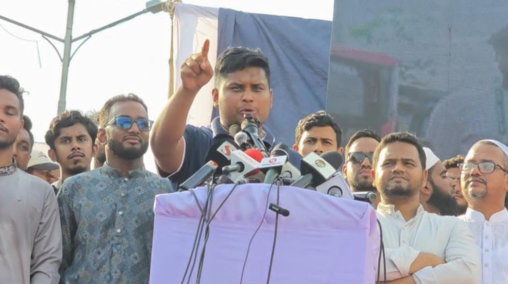 ফার্মের মুরগিরা রাস্তায় এসেছে বলেই আপনি মন্ত্রী হয়েছেন: হাসনাত