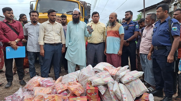 সান্তাহারে আইসক্রিম কারখানায় অভিযানে ১০ লাখ টাকার মালামাল জব্দ, জরিমানা