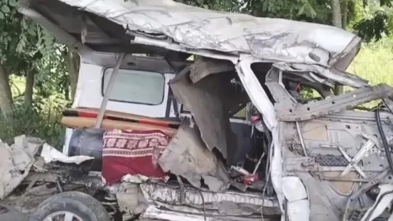 রক্তদান কর্মসূচিতে অংশ নিয়ে ফেরার পথে প্রাণ গেল ৩ শিক্ষার্থীর