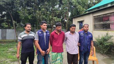 কটিয়াদীতে প্রবাসীর স্ত্রীর চোখ-মুখ বেঁধে লুট, আপন ভাইসহ গ্রেপ্তার ২