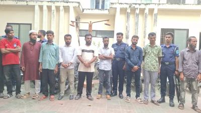 কিশোরগঞ্জের দুই হাসপাতালে পুলিশের সাঁড়াশি অভিযান, ১৭ দালাল আটক