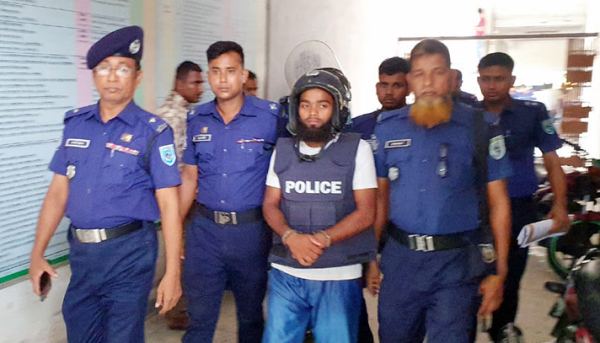 ‘কারাগারে যেতে’ ডিসির কার্যালয় ভাঙচুর, সেই যুবক রিমান্ডে